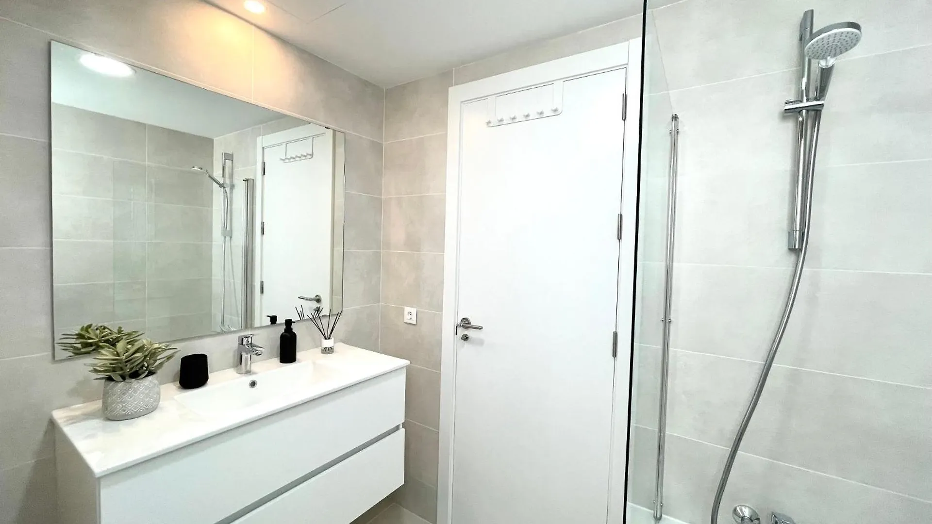 Majestic Apartment By The Beach, Fuengirola